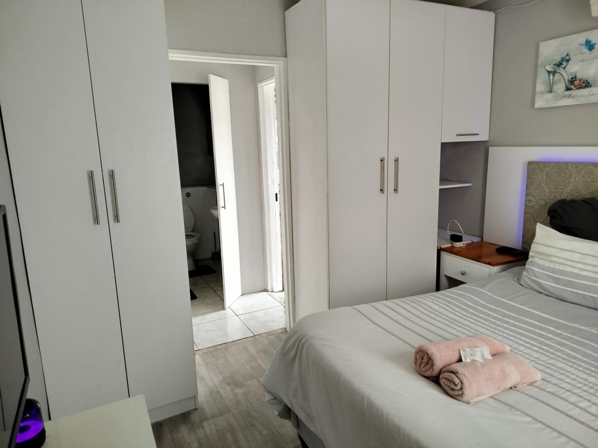 High View Accommodation East London Eksteriør billede